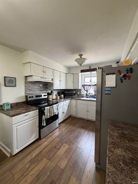 Tiny photo for 1014 N Vine Street, Boonville, IN 47601 (MLS # 202605838)