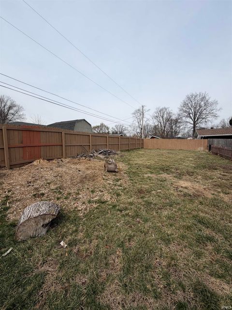 Tiny photo for 1014 N Vine Street, Boonville, IN 47601 (MLS # 202605838)