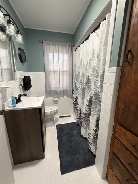 Tiny photo for 1014 N Vine Street, Boonville, IN 47601 (MLS # 202605838)