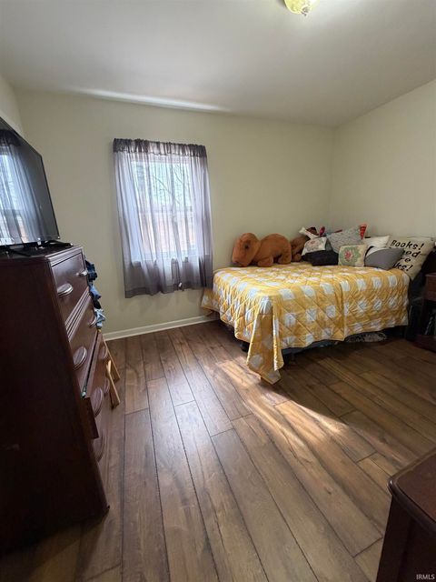 Tiny photo for 1014 N Vine Street, Boonville, IN 47601 (MLS # 202605838)