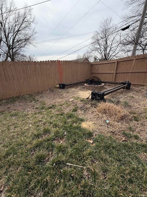 Tiny photo for 1014 N Vine Street, Boonville, IN 47601 (MLS # 202605838)