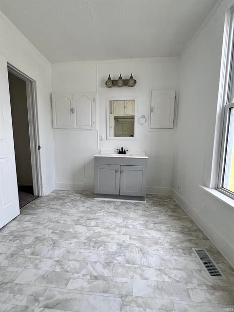 Tiny photo for 919 N Purdum Street, Kokomo, IN 46901 (MLS # 202638510)