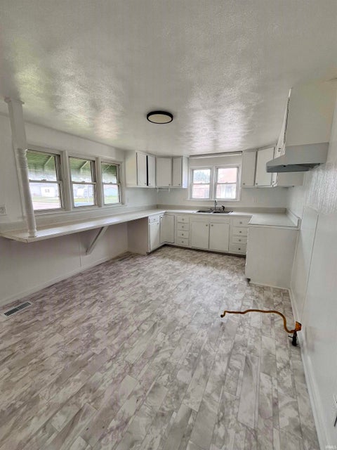 Tiny photo for 919 N Purdum Street, Kokomo, IN 46901 (MLS # 202638510)