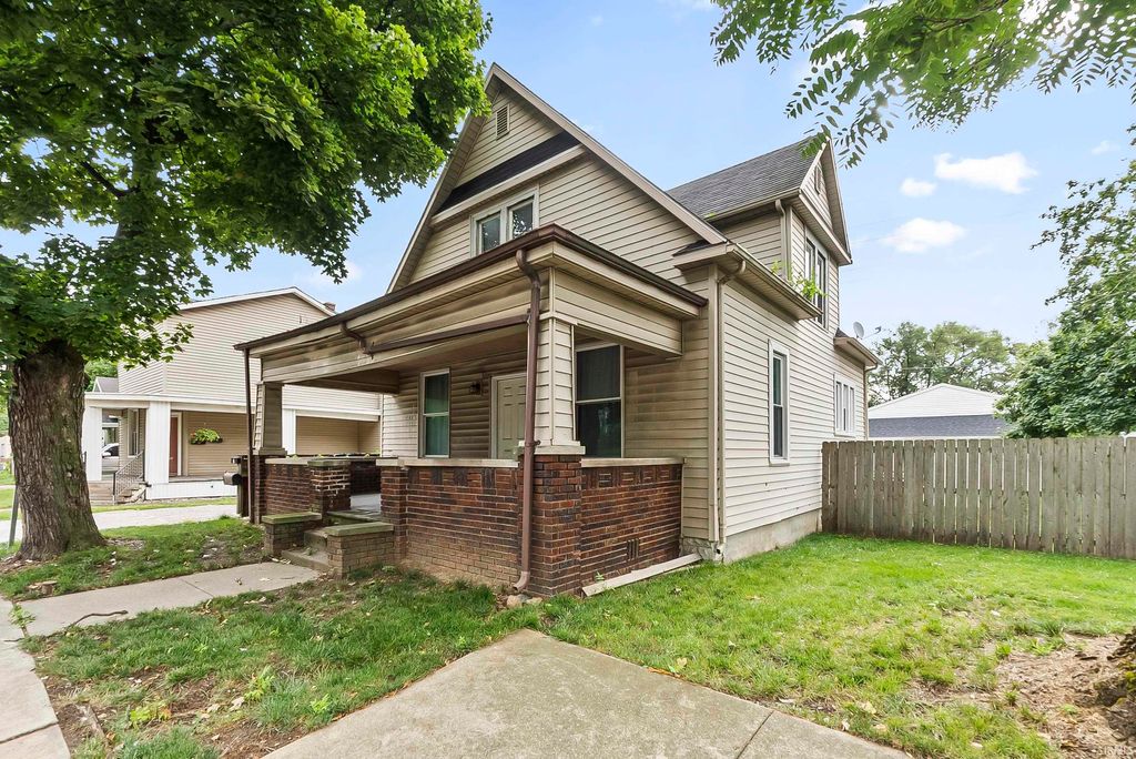 Photo of 2404 N Clinton Street, Fort Wayne, IN 46805 (MLS # 202543705)