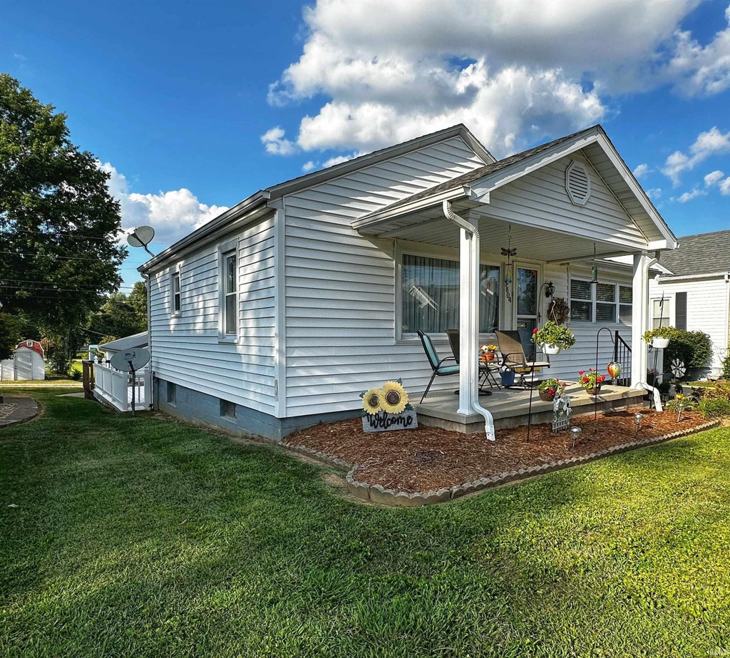 Photo of 1804 Grand Avenue, Washington, IN 47501 (MLS # 202636430)