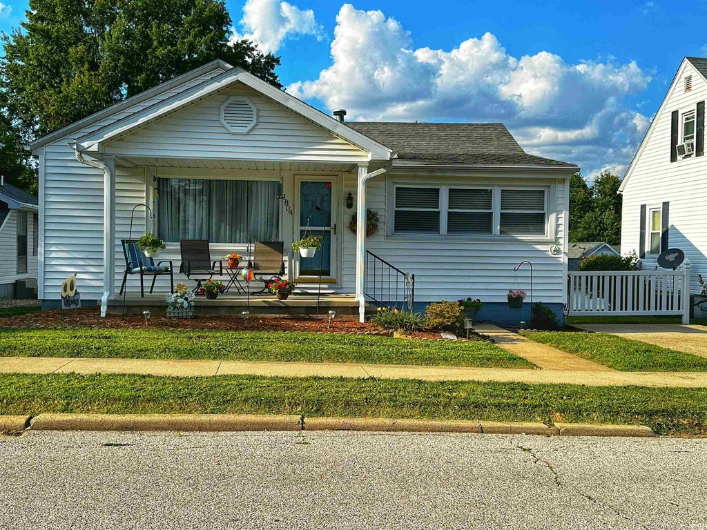 Photo of 1804 Grand Avenue, Washington, IN 47501 (MLS # 202636430)