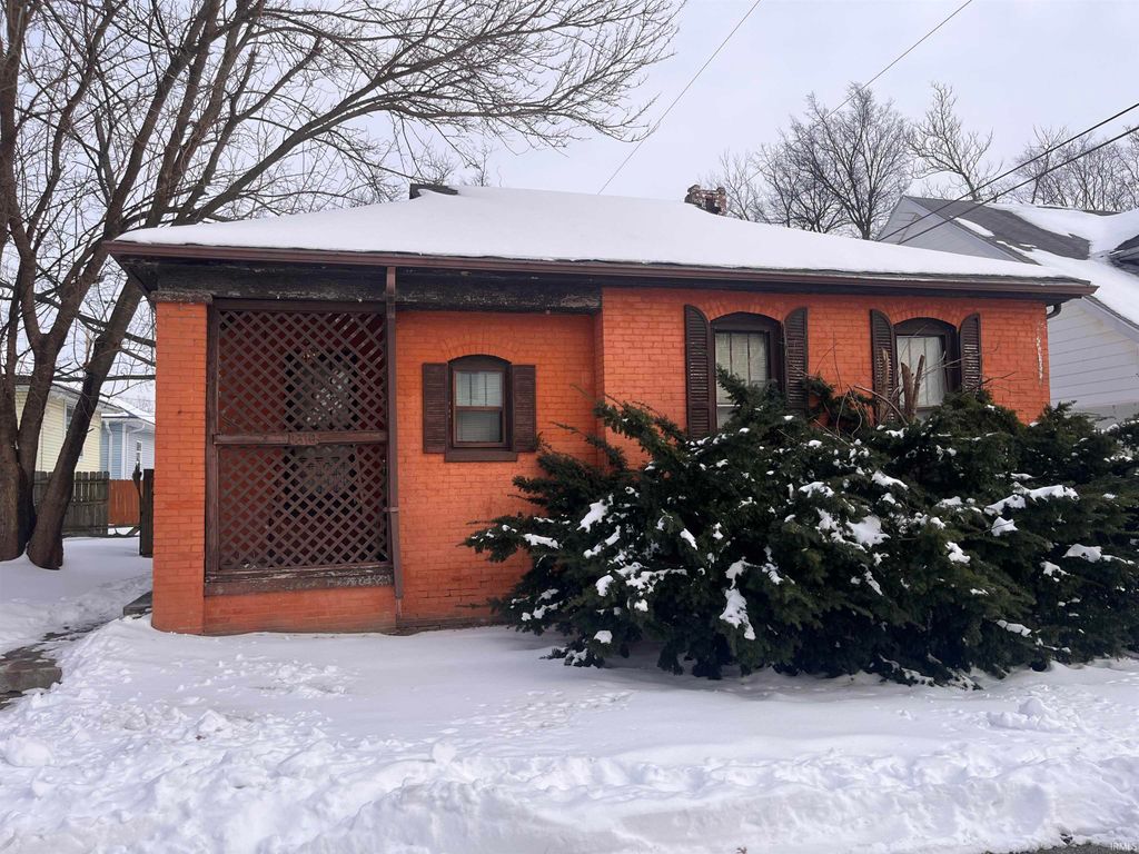 Photo of 1310 S Elliott Street, Evansville, IN 47713 (MLS # 202603613)