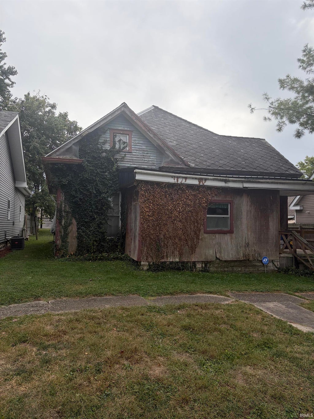 Photo of 1524 18th Street, Bedford, IN 47421 (MLS # 202643818)
