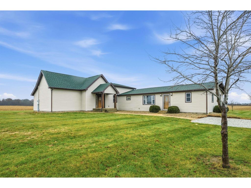 Photo of 6231 E 600, Gas City, IN 46933 (MLS # 202547468)