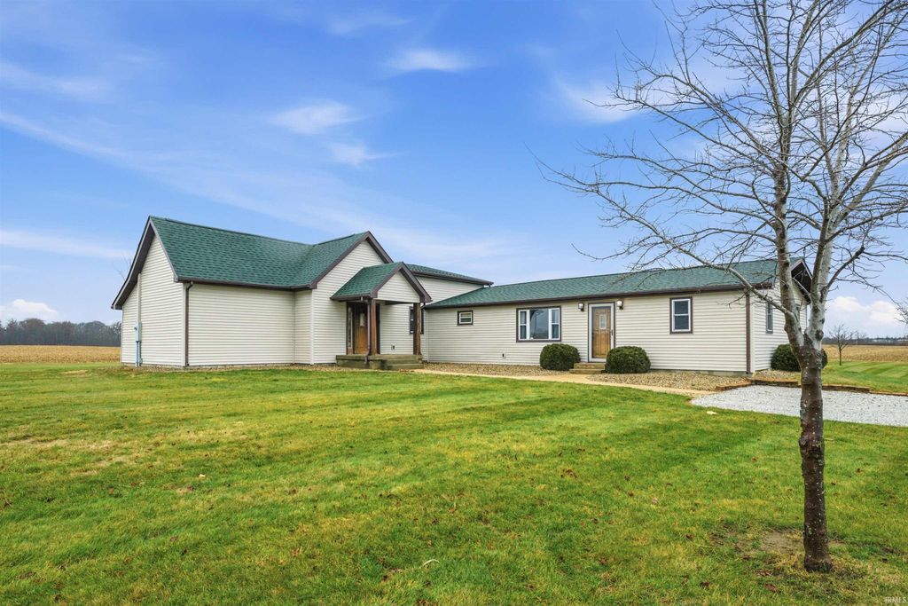 Photo of 6231 E 600, Gas City, IN 46933 (MLS # 202547468)