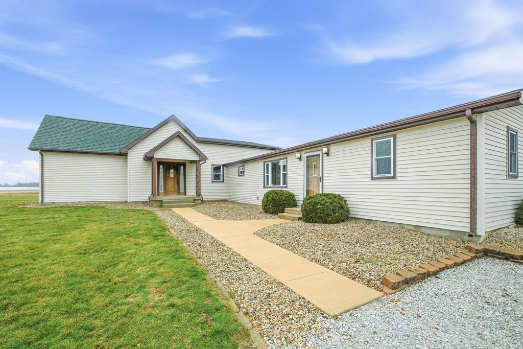 Photo of 6231 E 600, Gas City, IN 46933 (MLS # 202547468)