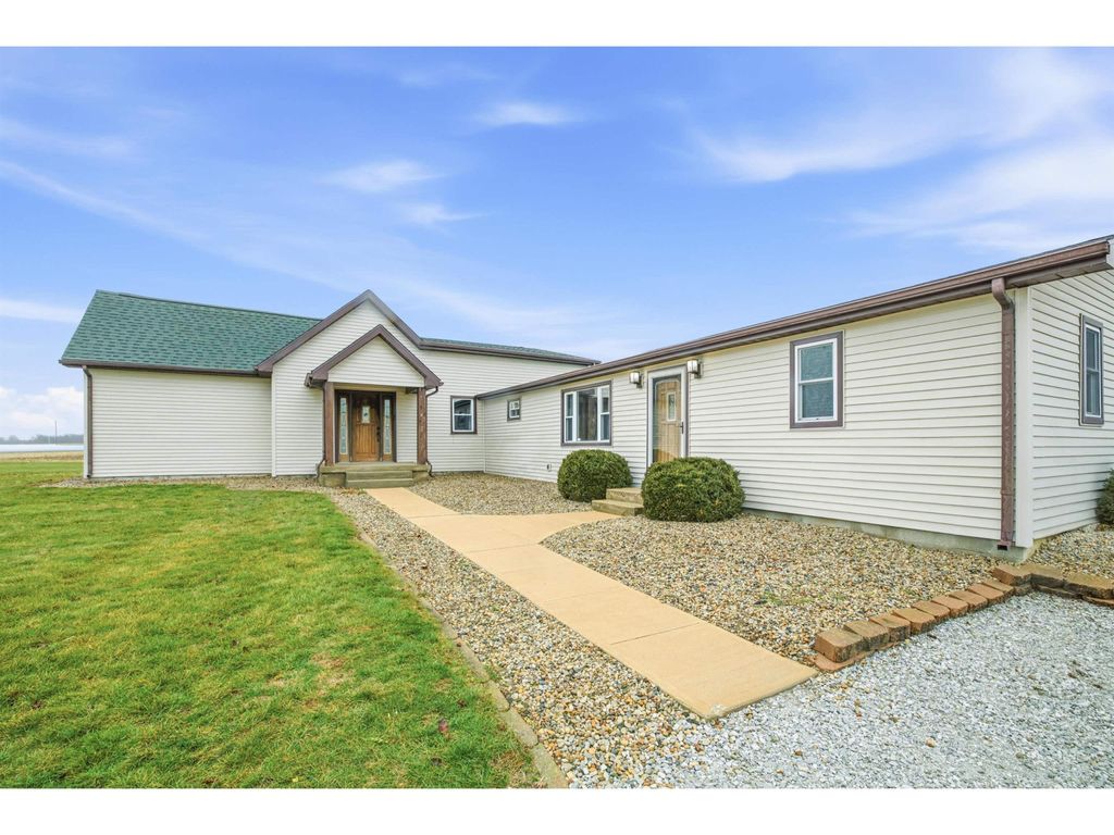 Photo of 6231 E 600, Gas City, IN 46933 (MLS # 202547468)