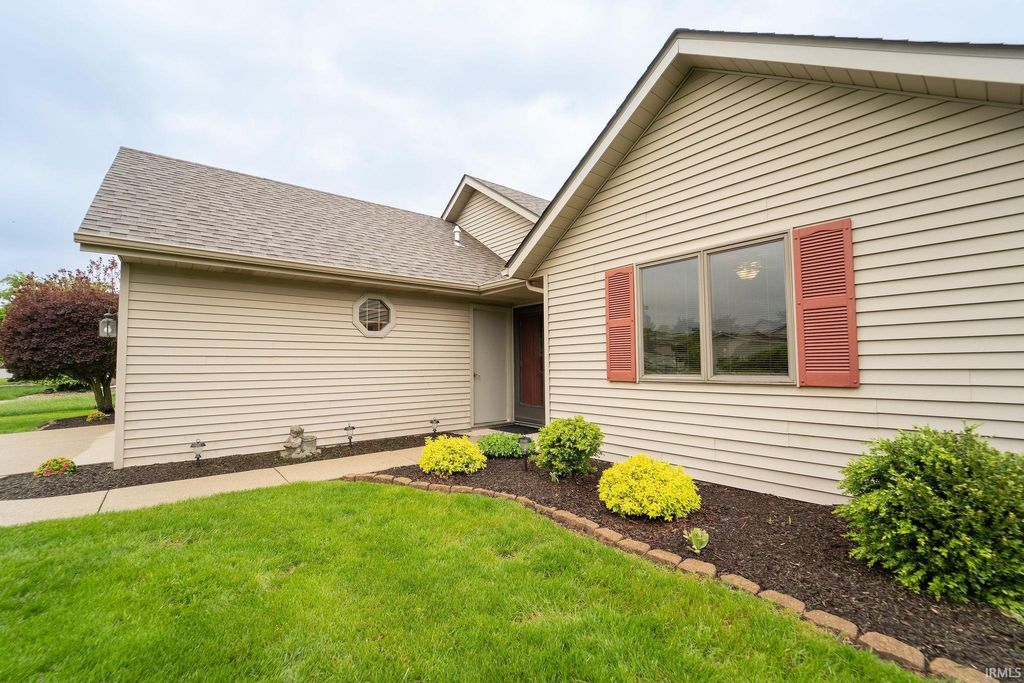 Photo of 319 Greenbriar Drive, Bluffton, IN 46714 (MLS # 202616469)