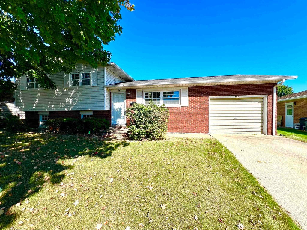 Photo of 804 Margaret Drive, Jasper, IN 47546 (MLS # 202640351)