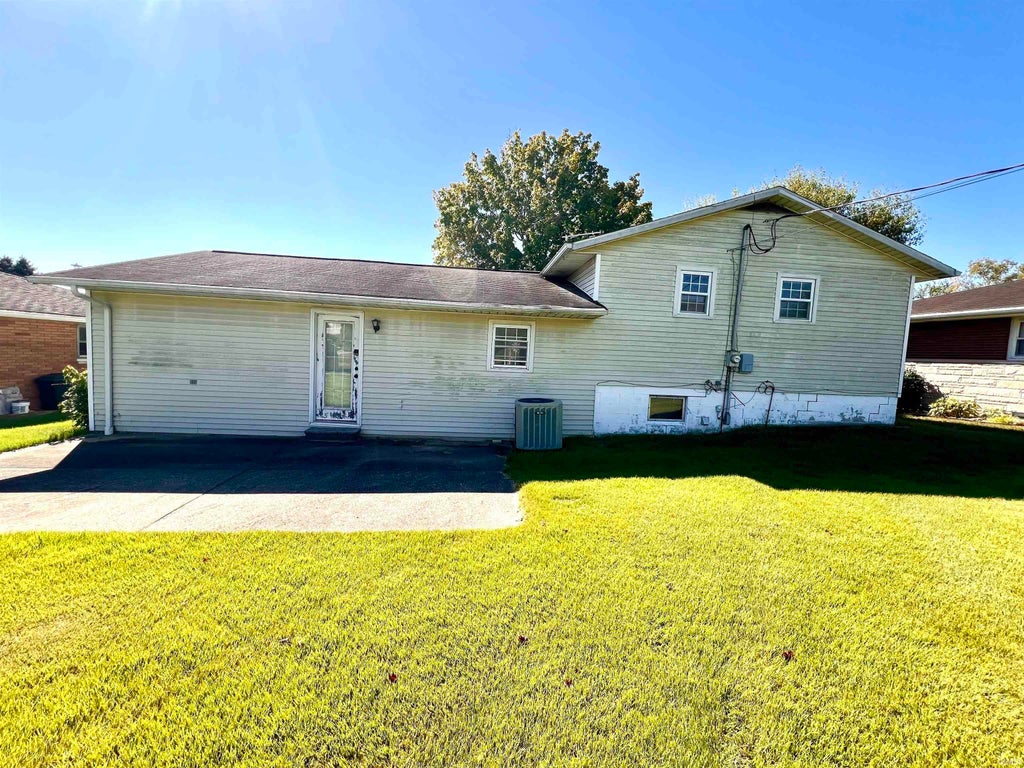 Photo of 804 Margaret Drive, Jasper, IN 47546 (MLS # 202640351)