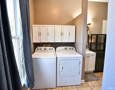 Tiny photo for 510 E Gough Avenue, Boonville, IN 47601 (MLS # 202643651)