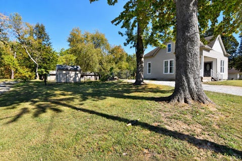 Tiny photo for 510 E Gough Avenue, Boonville, IN 47601 (MLS # 202643651)