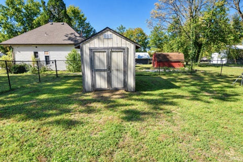 Tiny photo for 510 E Gough Avenue, Boonville, IN 47601 (MLS # 202643651)