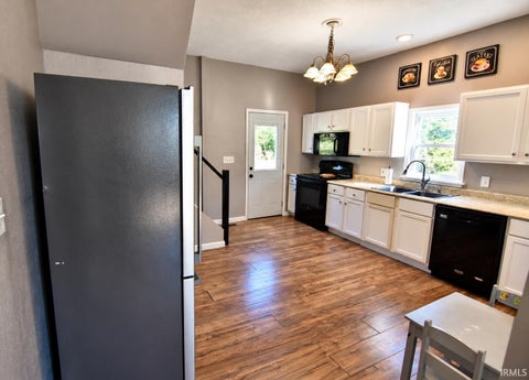 Tiny photo for 510 E Gough Avenue, Boonville, IN 47601 (MLS # 202643651)