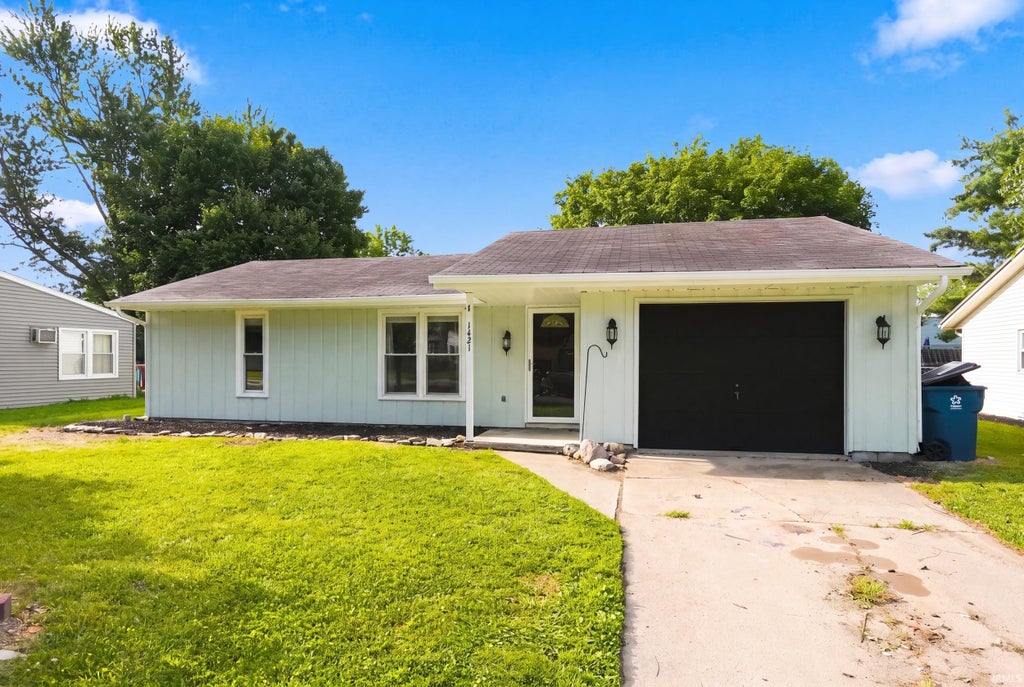 Photo of 1421 Rabbit Run, Huntertown, IN 46748 (MLS # 202630063)