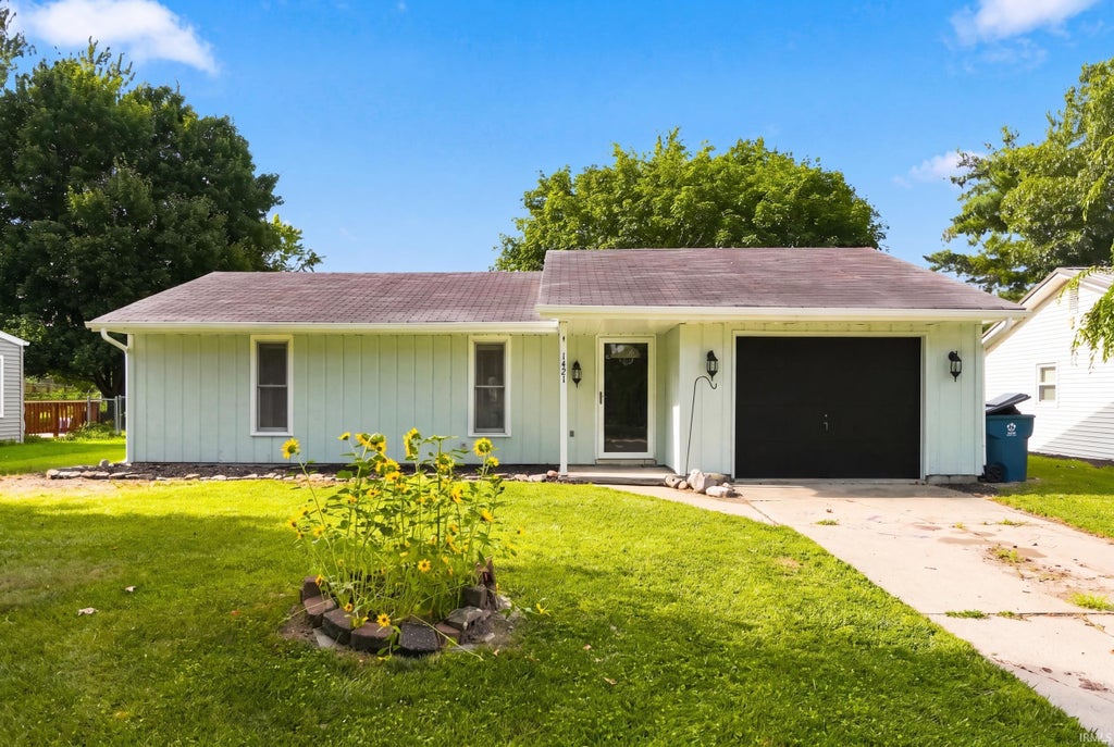 Photo of 1421 Rabbit Run, Huntertown, IN 46748 (MLS # 202630063)