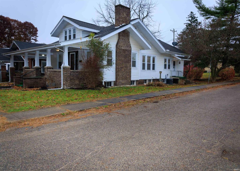 Photo of 801 E Jackson Street, Attica, IN 47918 (MLS # 202547452)