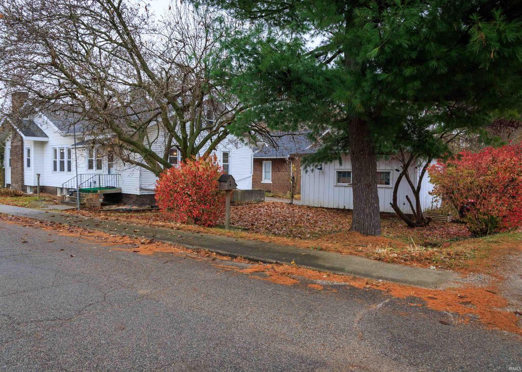 Photo of 801 E Jackson Street, Attica, IN 47918 (MLS # 202547452)