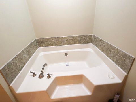 Tiny photo for 2812 Congress Dr Dr, Kokomo, IN 46902 (MLS # 202541894)