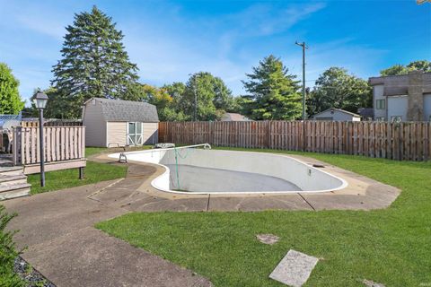 Tiny photo for 819 Preston Street, Lafayette, IN 47905 (MLS # 202540094)