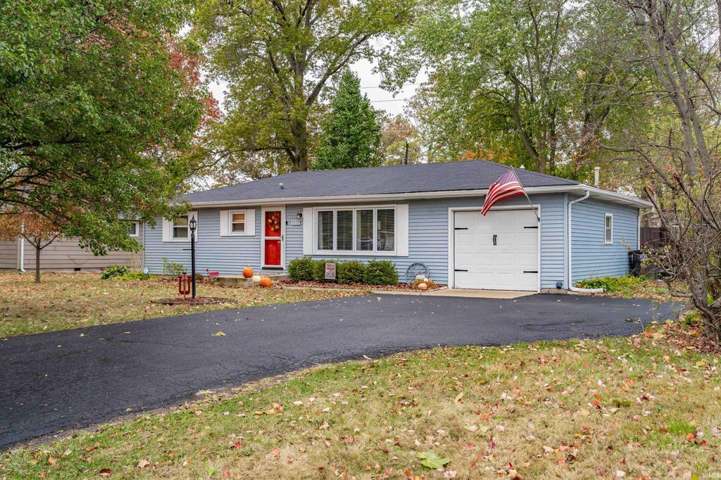 Photo of 5326 Ashland Drive, Fort Wayne, IN 46835 (MLS # 202607305)
