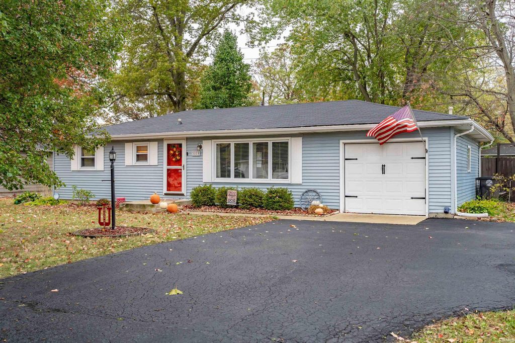 Photo of 5326 Ashland Drive, Fort Wayne, IN 46835 (MLS # 202607305)
