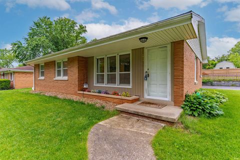 Photo of 1014 N Vine Street, Boonville, IN 47601 (MLS # 202619833)