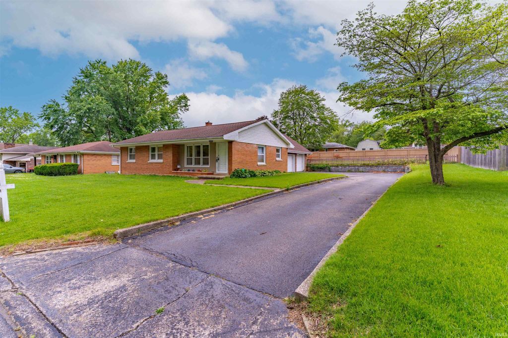 Photo of 1014 N Vine Street, Boonville, IN 47601 (MLS # 202619833)