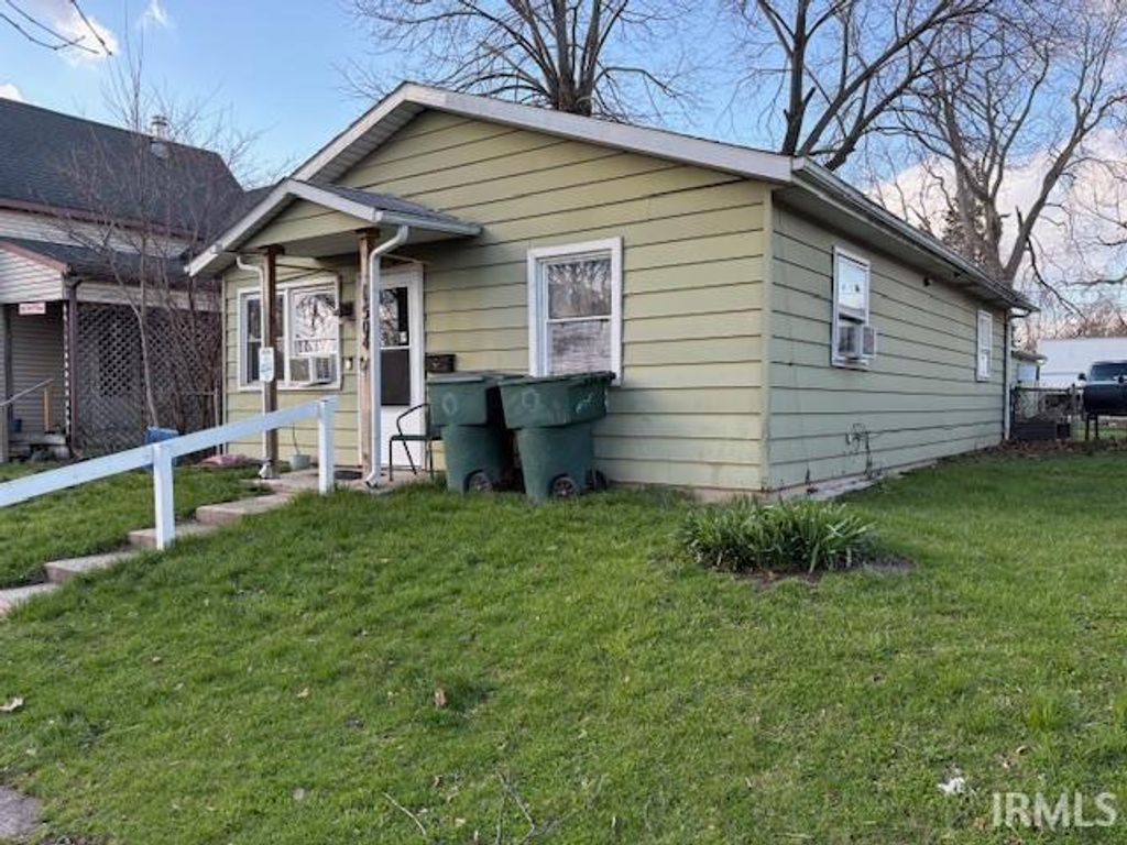 Photo of 1504 W 13Th Street, Muncie, IN 47302 (MLS # 202610529)