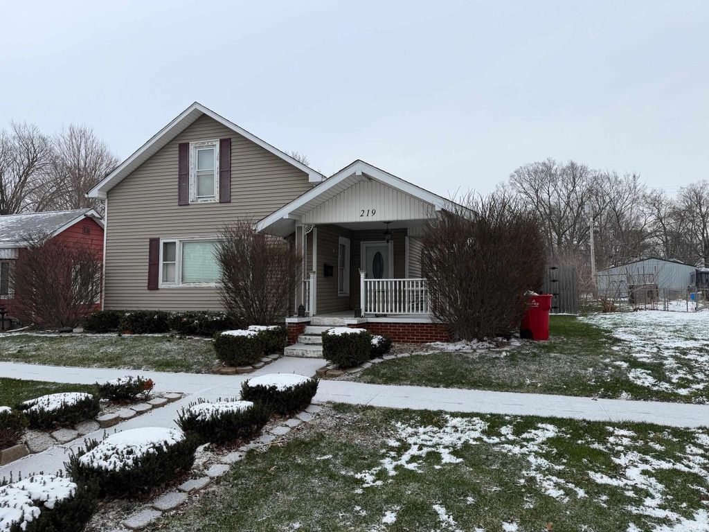 Photo of 219 N Michigan Street, Argos, IN 46501 (MLS # 202608853)