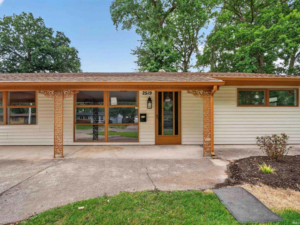 Photo of 2519 Drexel Avenue, Fort Wayne, IN 46806 (MLS # 202630590)