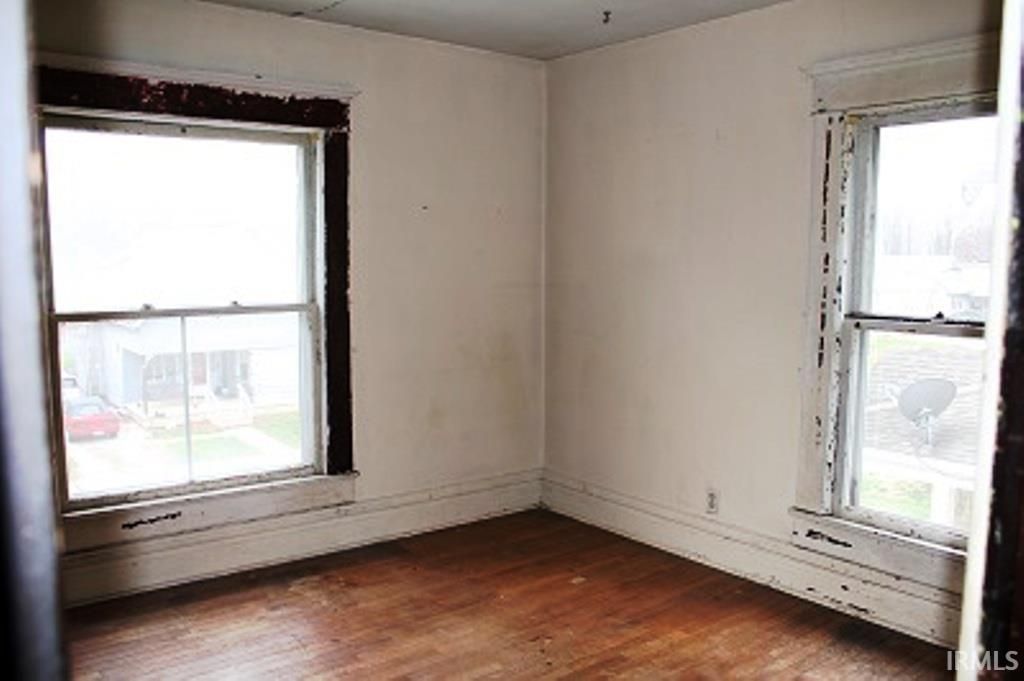 Photo of 916 W 6Th Street, Marion, IN 46953 (MLS # 202608329)