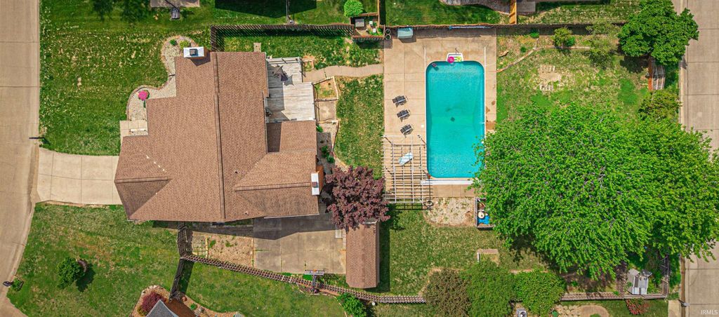 Photo of 2100 N Thomas Avenue, Evansville, IN 47711 (MLS # 202613813)