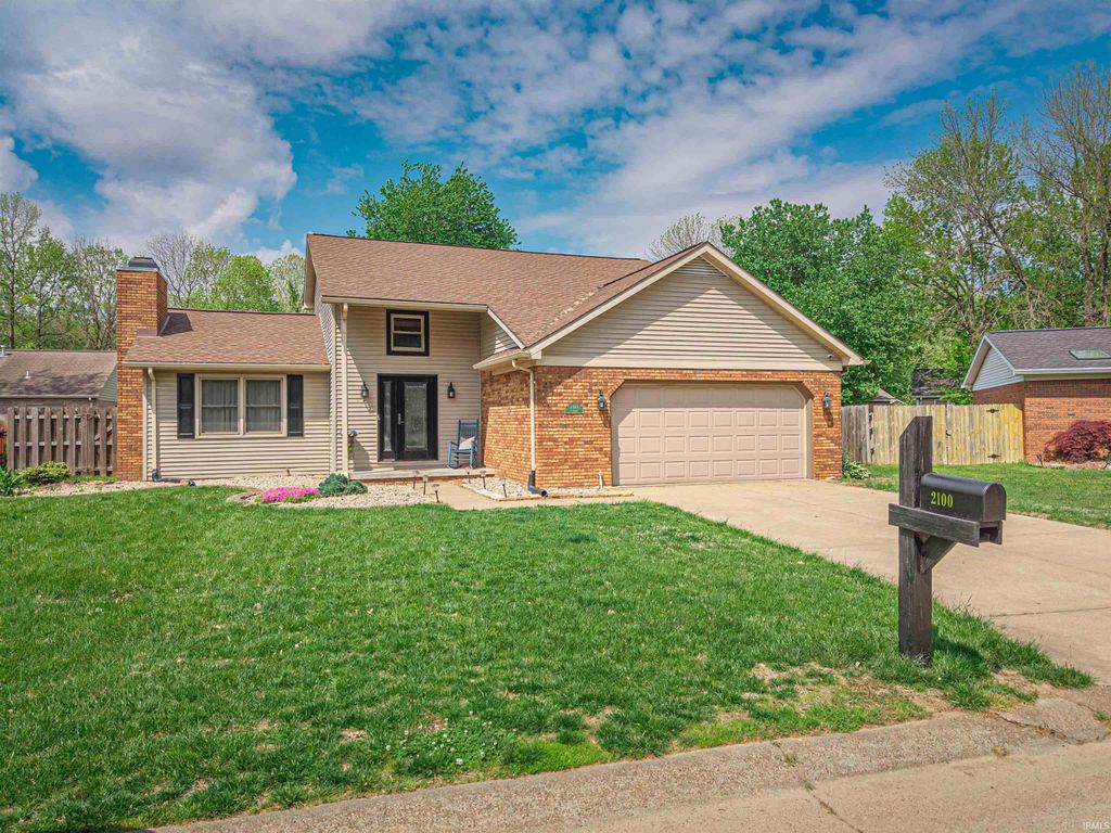 Photo of 2100 N Thomas Avenue, Evansville, IN 47711 (MLS # 202613813)