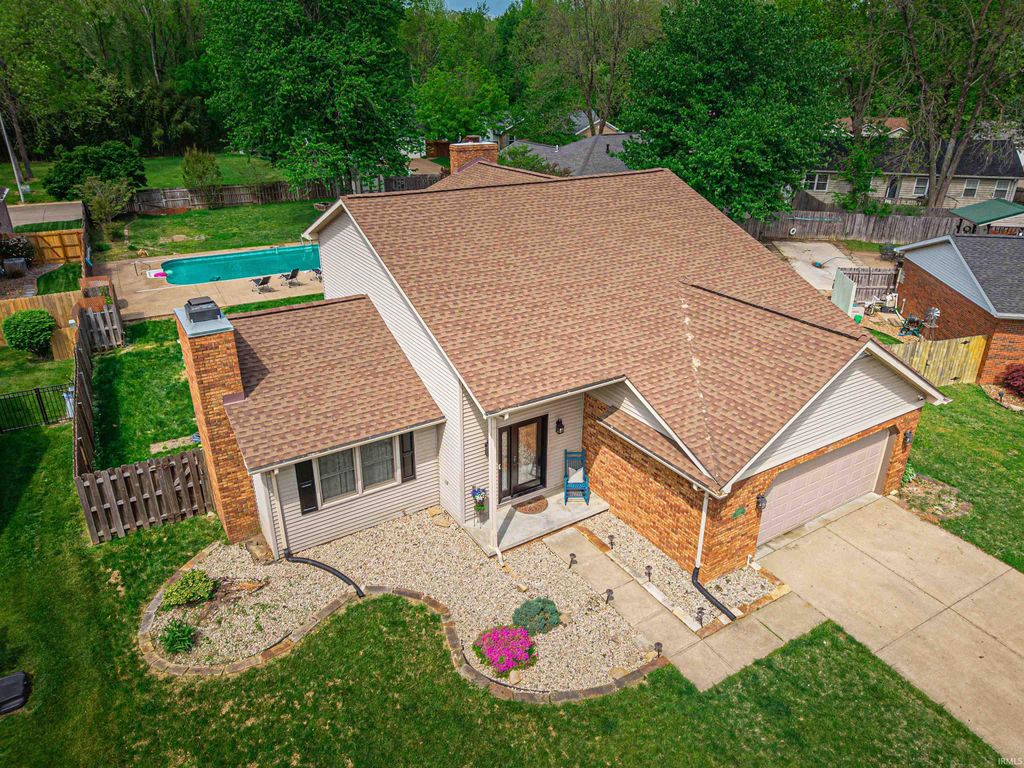 Photo of 2100 N Thomas Avenue, Evansville, IN 47711 (MLS # 202613813)