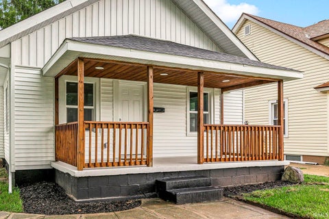 Tiny photo for 2422 Kenwood Avenue, South Bend, IN 46628 (MLS # 202636039)