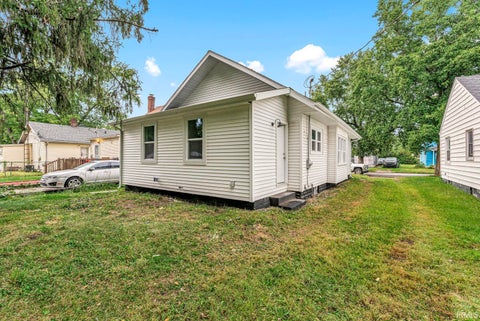 Tiny photo for 2422 Kenwood Avenue, South Bend, IN 46628 (MLS # 202636039)