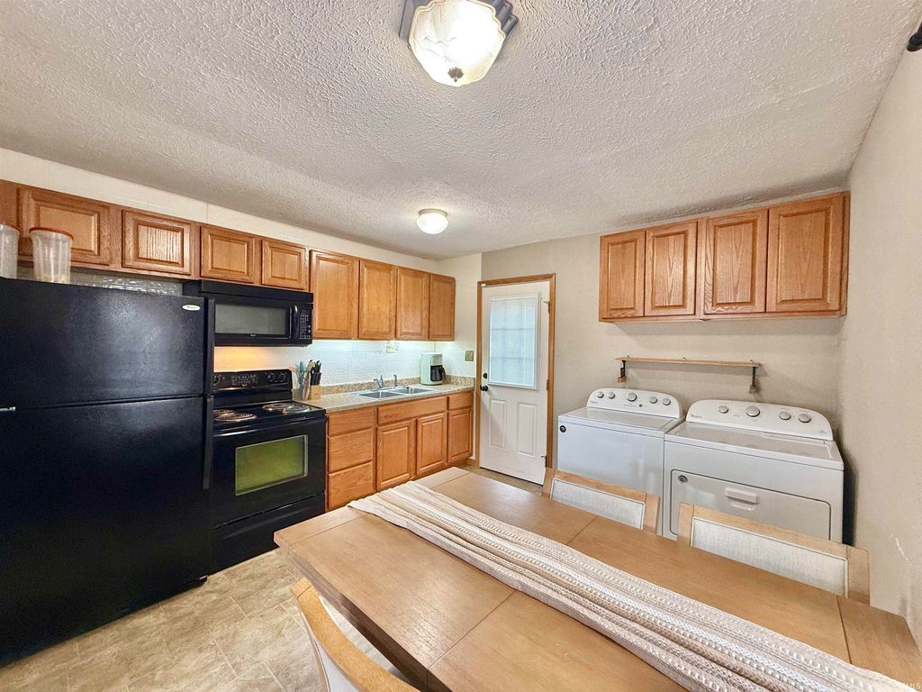 Photo of 2016 Shelby Alley, Evansville, IN 47714 (MLS # 202548050)