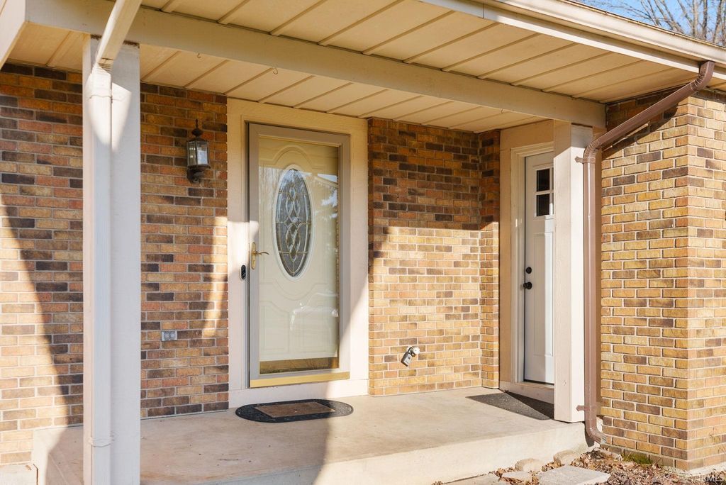 Photo of 4918 Live Oak Court, Fort Wayne, IN 46804 (MLS # 202608307)