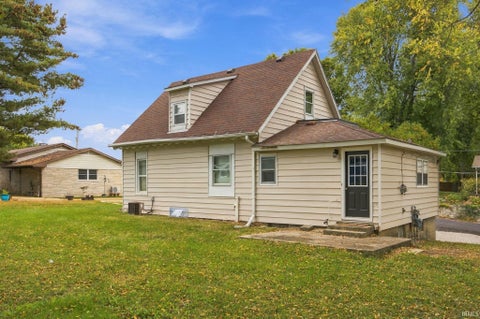 Tiny photo for 113 E 9th Street, Burlington, IN 46915 (MLS # 202643313)