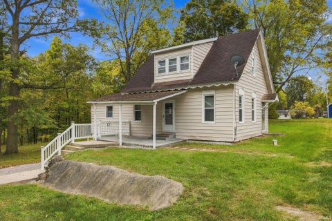 Tiny photo for 113 E 9th Street, Burlington, IN 46915 (MLS # 202643313)