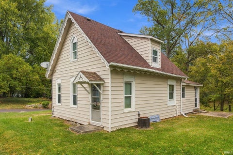 Tiny photo for 113 E 9th Street, Burlington, IN 46915 (MLS # 202643313)