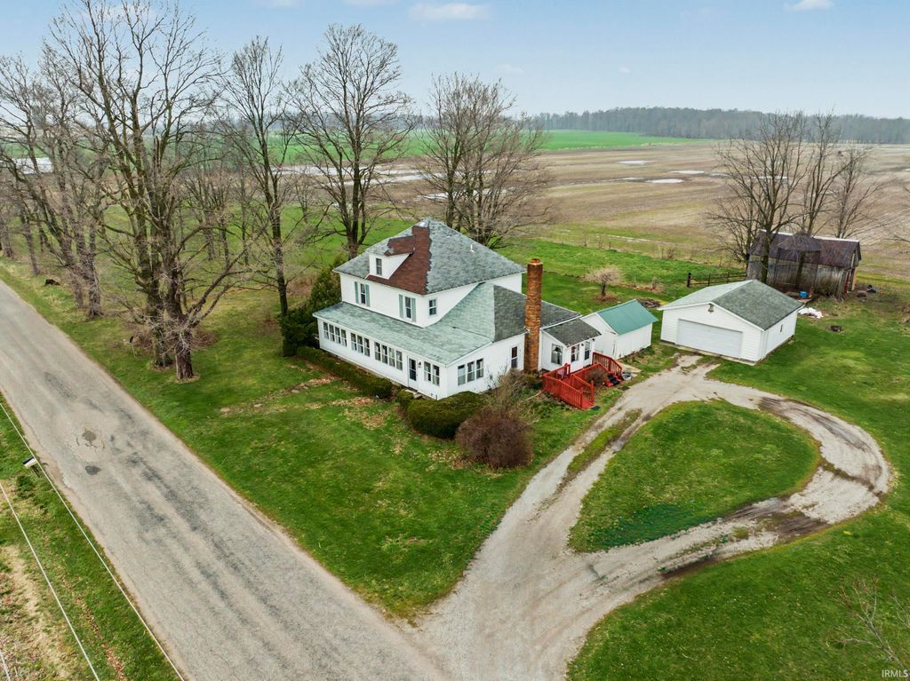 Photo of 6521 E 1000 N, Kendallville, IN 46755 (MLS # 202611516)