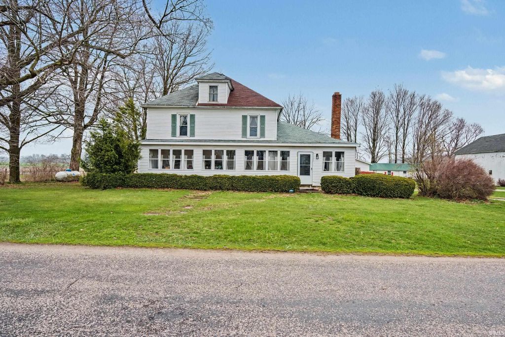 Photo of 6521 E 1000 N, Kendallville, IN 46755 (MLS # 202611516)