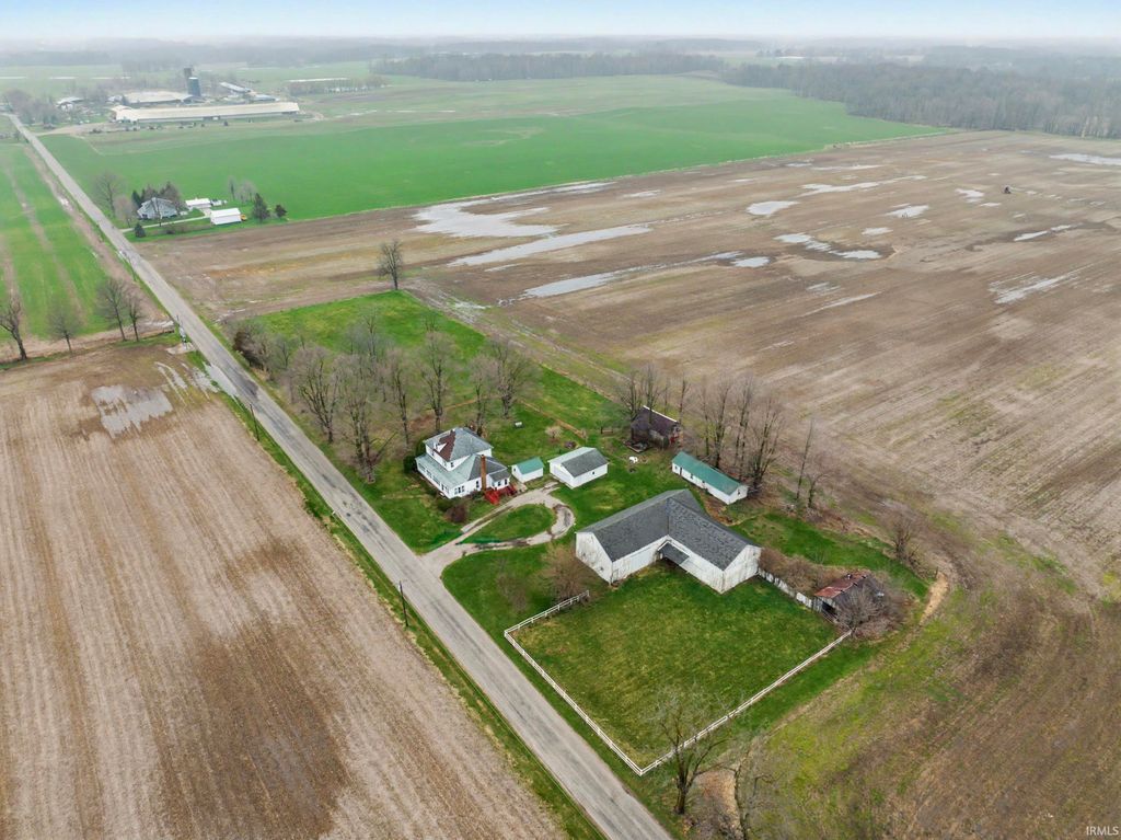 Photo of 6521 E 1000 N, Kendallville, IN 46755 (MLS # 202611516)